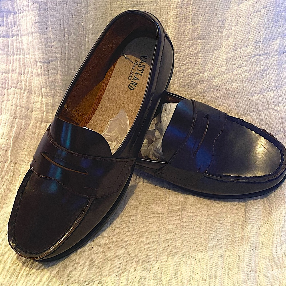 Ladies 5.5 M Eastland Penny loafer Burgundy Mecca